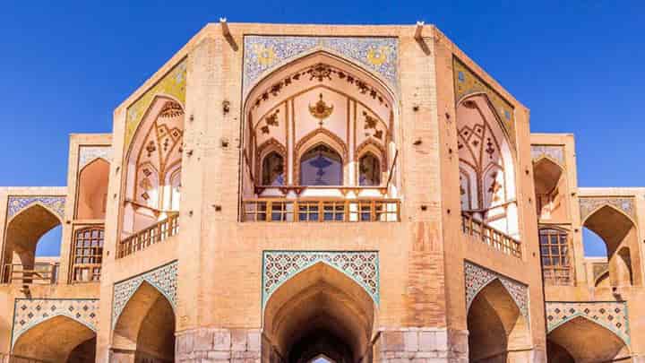 جاهای دیدنی اصفهان در زمستان کجاست؟ - معرفی ۱۵ تفریح زمستانه اصفهان