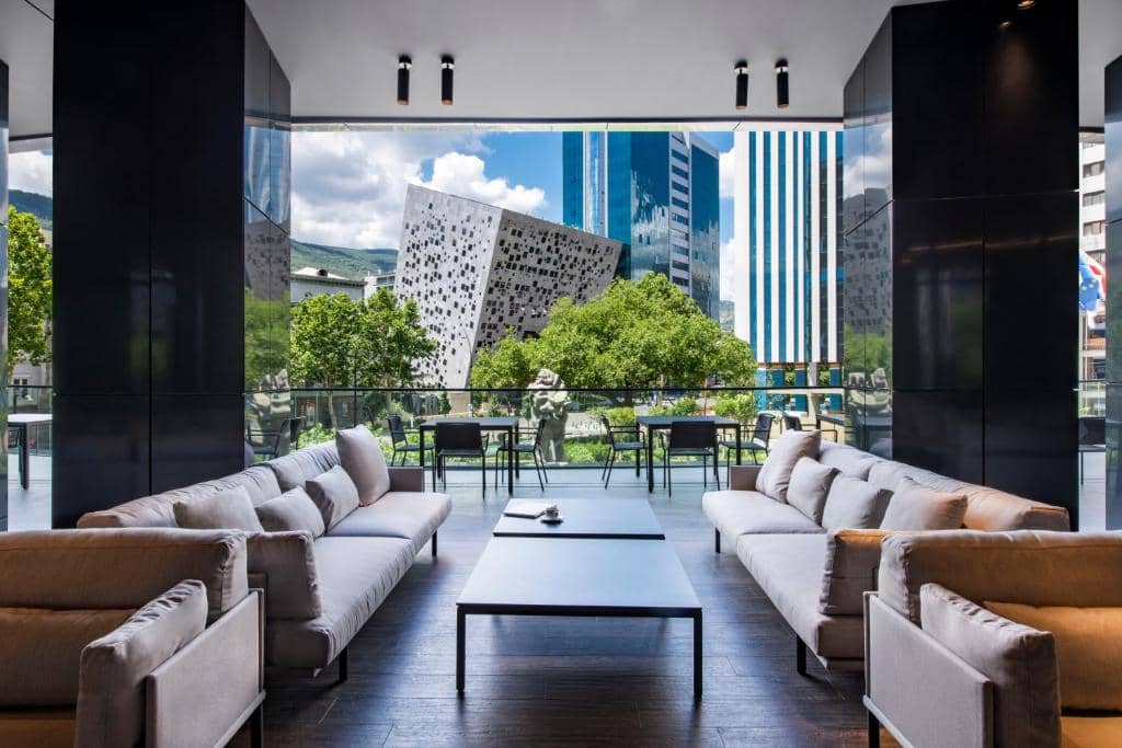 پولمن اکسس تاورز (Pullman Axis Towers)