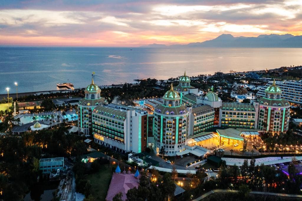 دلفین بی گرند ریزورت (Delphin BE Grand Resort)