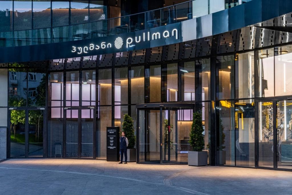 پولمن اکسس تاورز (Pullman Axis Towers)