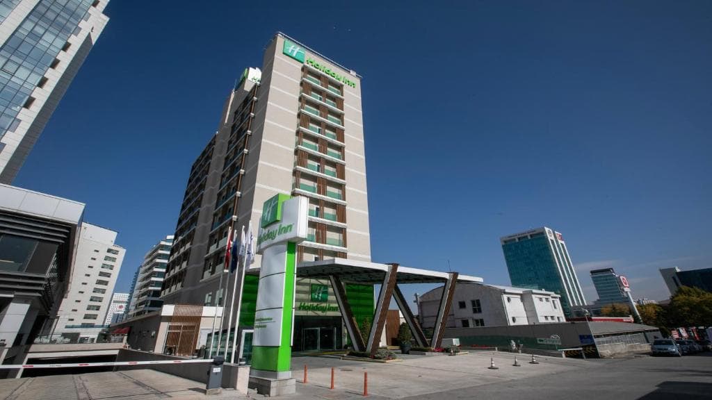 هالیدی این کوکورامبار (Holiday Inn Cukurambar)
