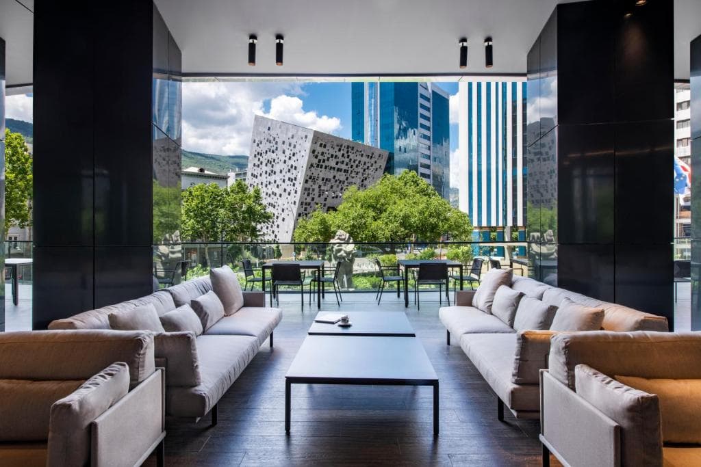 پولمن اکسس تاورز (Pullman Axis Towers)