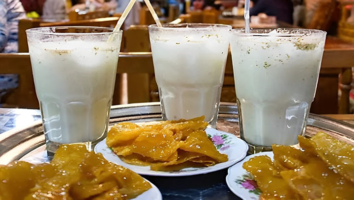 دوغ و گوشفیل یکی از خوشمزه ترین سوغات اصفهان