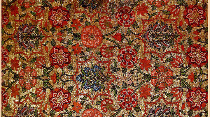 زری بافی از جمله سوغاتیهای یزد