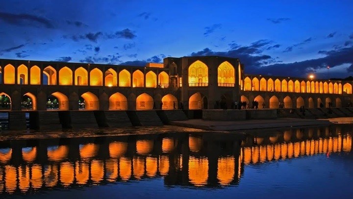 نحوهی ترکیب معماری ایرانی با ویژگیهای دوران صفوی