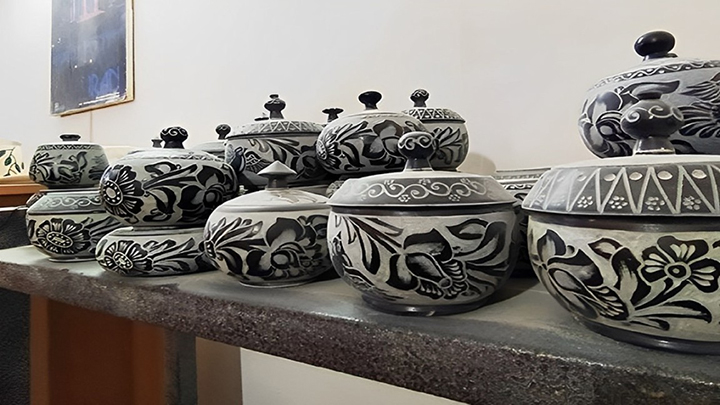 هرکاره یکی از سوغاتی های مشهد میباشد